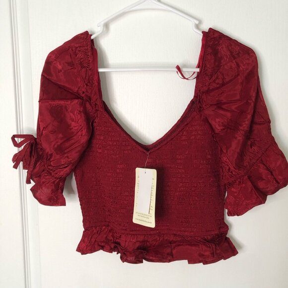 Band Of The Free Smocked Textured Red Blouse Puff Sleeves Ruffle Hem Size Medium - Picture 6 of 7